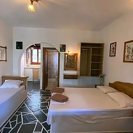 Zoe's Place 2* Chora de Ios
